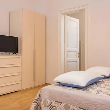 Art Nouveau Near Arena- Charming Place For Couples شقة *
