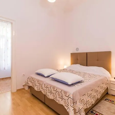 Art Nouveau Near Arena- Charming Place For Couples شقة *